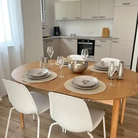 Neue Mit Terrasse Und Tg-stellplatz