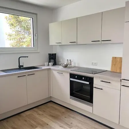 Neue Mit Terrasse Und Tg-stellplatz Apartamento Sindelfingen