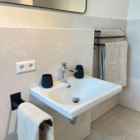 Neue Mit Terrasse Und Tg-stellplatz Apartamento Sindelfingen