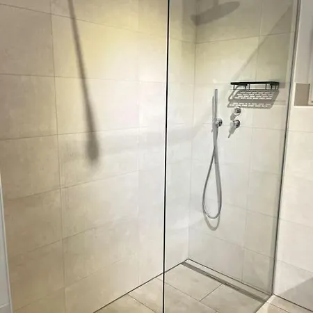 Neue Mit Terrasse Und Tg-stellplatz *